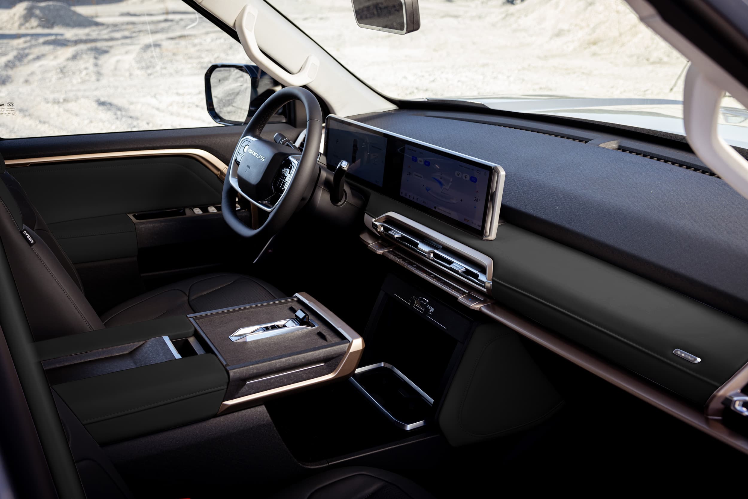 Maxus eTERRON 9 interior black