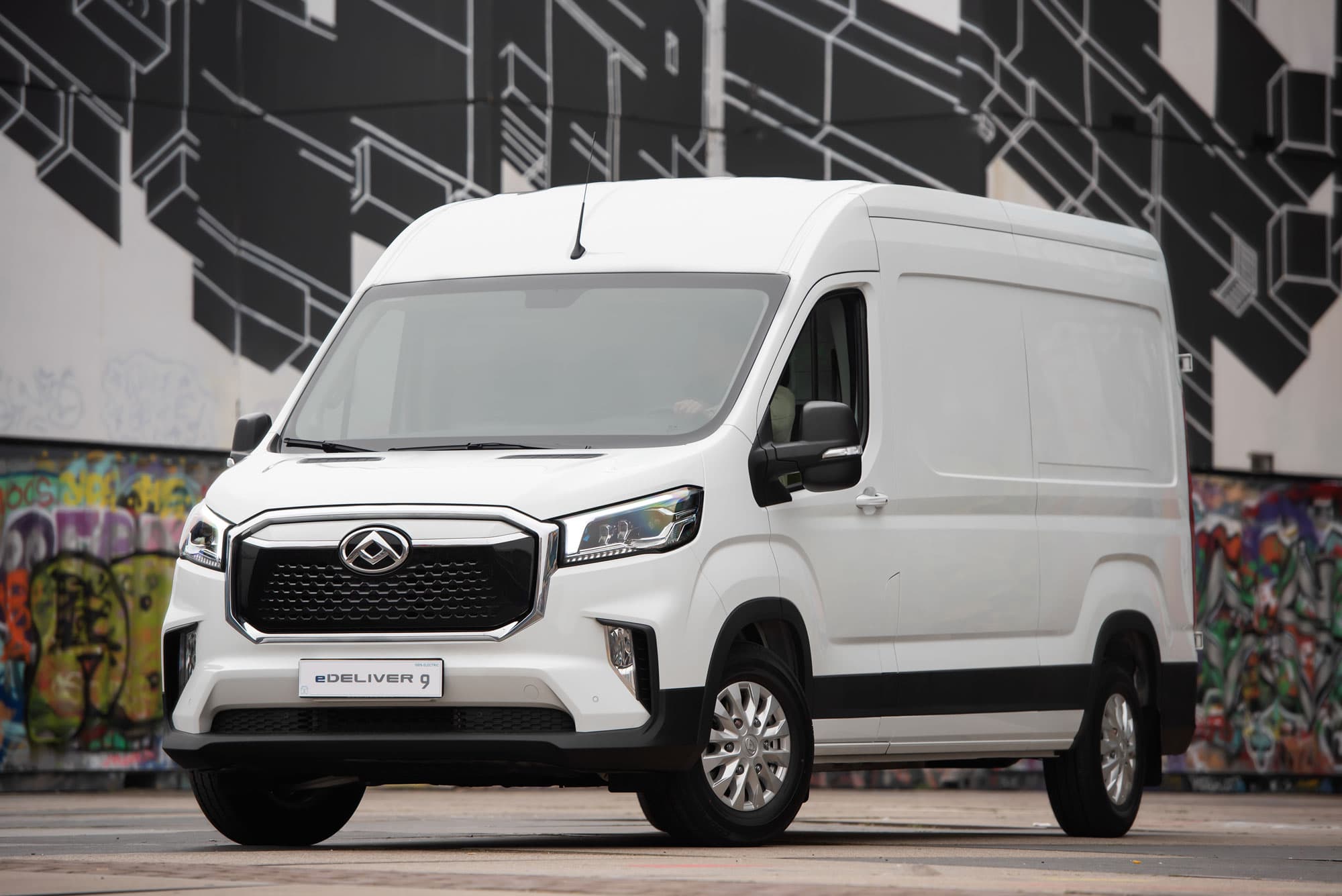 Maxus eDeliver9  Wit graffiti achtergrond
